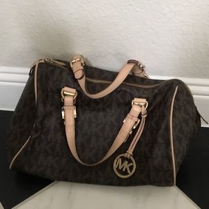 Michael Kors Jet Set  Large Speedy type
